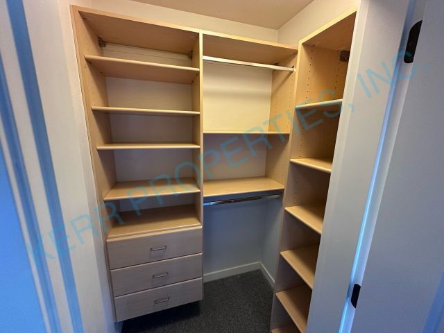 Building Photo - Charming 2-Bed Townhouse Retreat with 2.5 ...