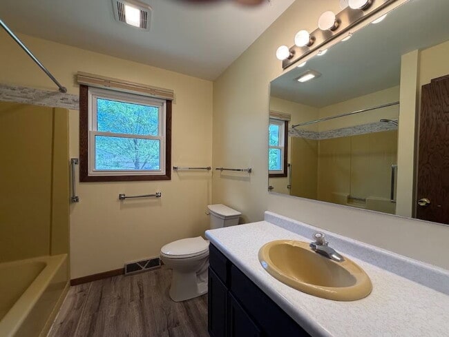 Building Photo - 3 Bedroom, 2.5 Bathroom Home with Fenced Yard & 2 Car Garage