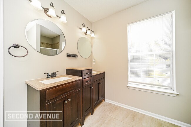 Building Photo - 320 Brookside Dr