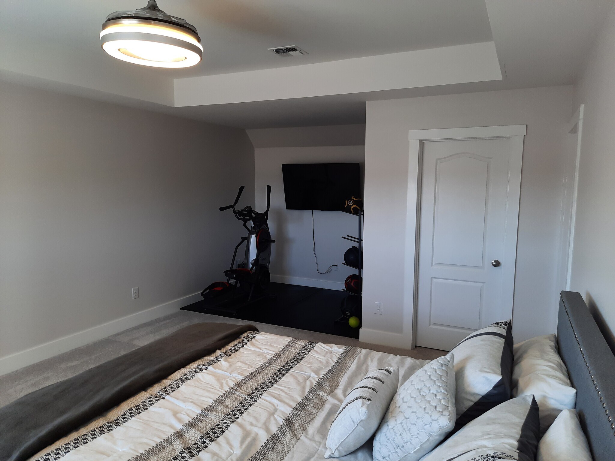 Building Photo - 1735 Woodridge Dr