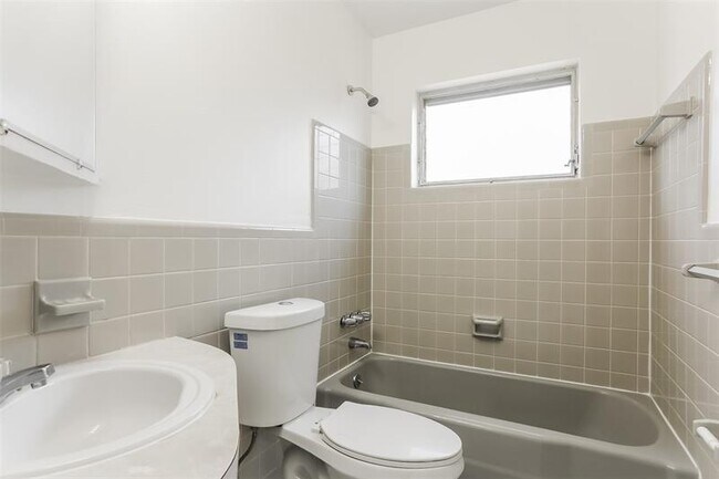 Building Photo - 3611 NW 36th St