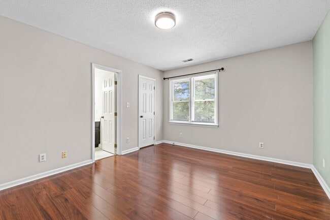 Building Photo - Updated and Adorable!  2 Bedroom Townhome in N/E Raleigh near REX, Glenwood, & Crabtree - Pet Fri...
