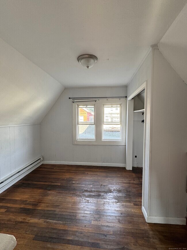 Building Photo - 105 Olivia St