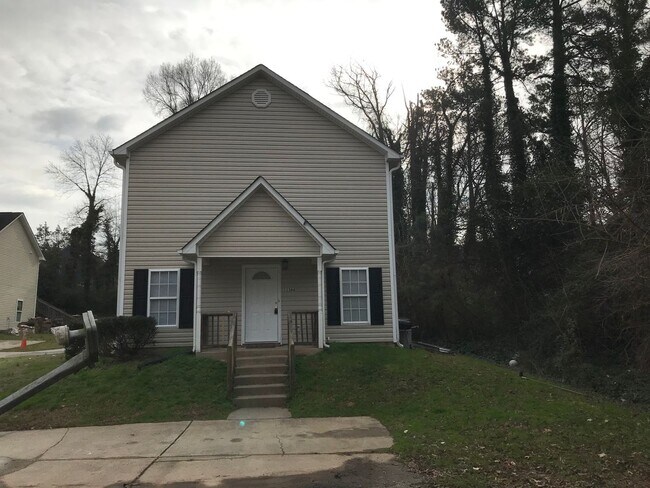 Building Photo - 1136 Drew St