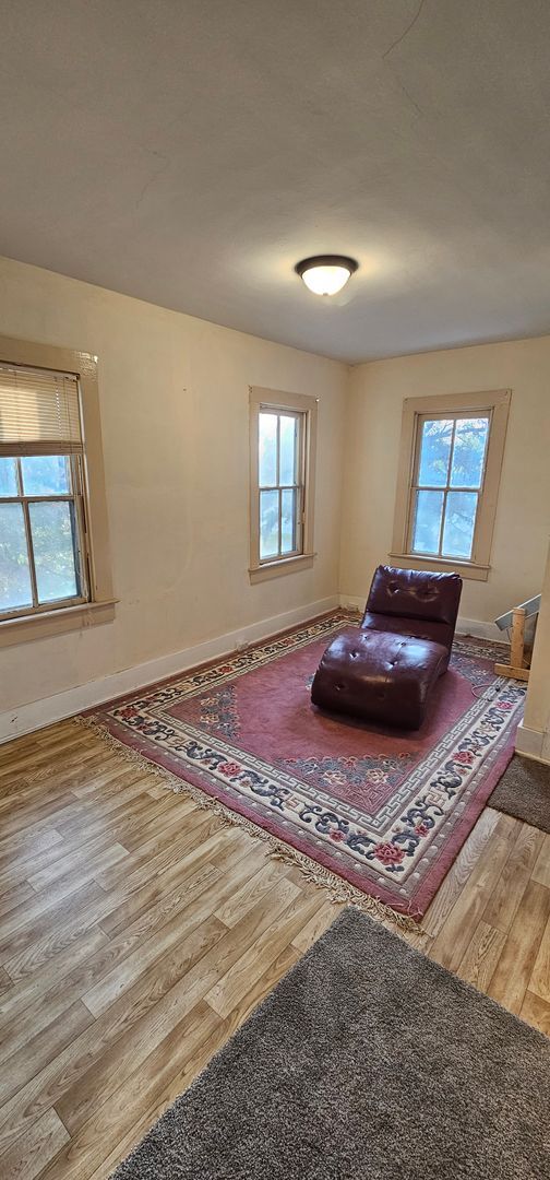 Building Photo - 882 Locust Dr