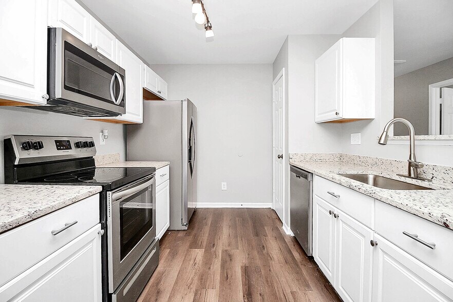 Building Photo - 3530 Crestridge Dr