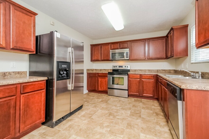 Building Photo - 608 Elderberry Way