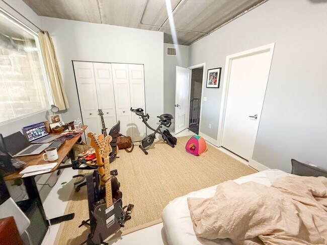 Building Photo - Lofts Oasis #117