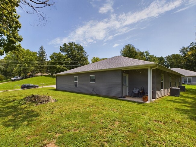 Building Photo - 100 Briana Villa Ln