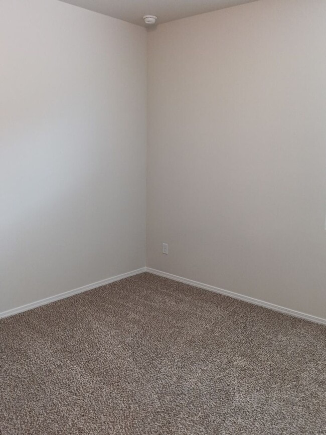 Building Photo - Beautiful 3 bedroom, 2 bathroom home in Ri...
