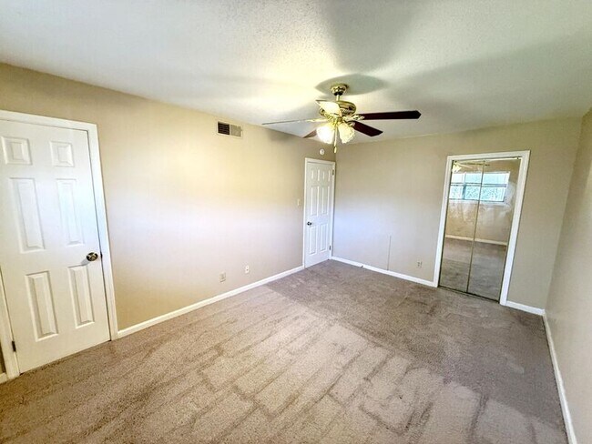 Building Photo - 3025 Chase Ln