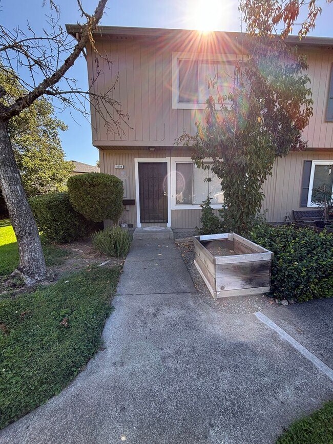 Building Photo - 5059 Charmian Dr