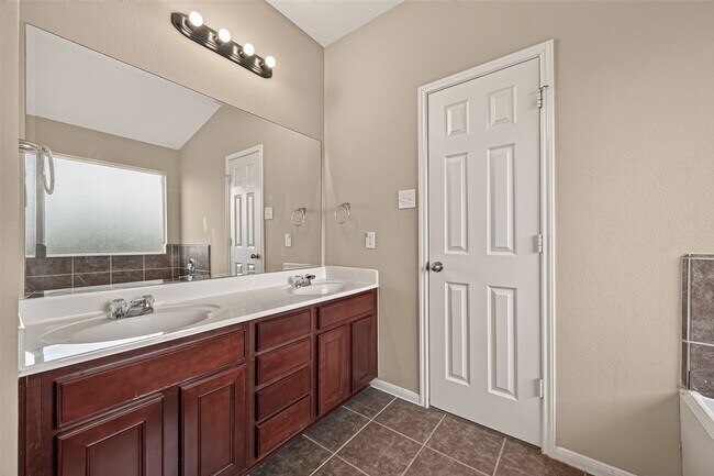 Building Photo - 26339 Richwood Oaks Dr