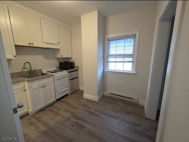 Building Photo - 161 Union Ave