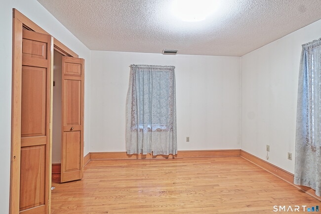 Building Photo - 1129 N Colony Rd