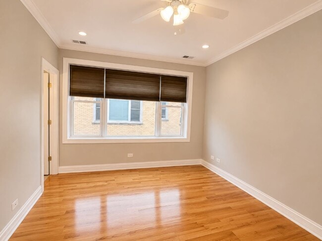 Building Photo - 4964 N Spaulding Ave