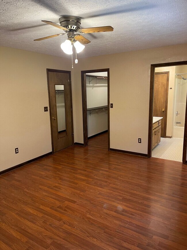 Building Photo - Available July 25th!!! No showings until June 1st