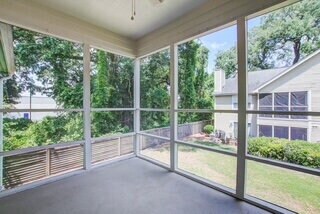 Building Photo - 2 Bedroom/ 2 Bath Condo/Open Floor Plan