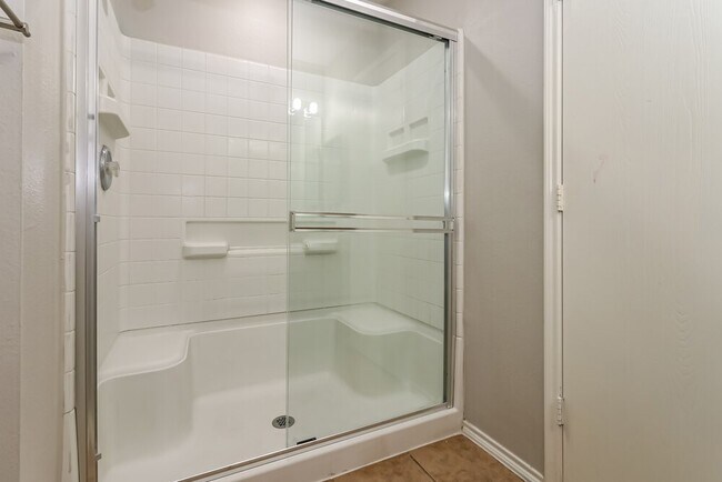 Building Photo - 6250 Gillian Park Dr