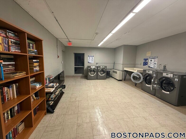 Building Photo - 50 Broadlawn Park