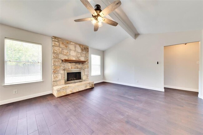 Building Photo - 519 Yucca Dr