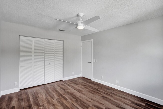 Building Photo - 9821 NW 5th Pl