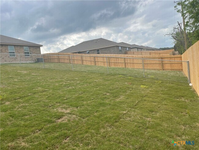 Building Photo - 601 Lost Trl