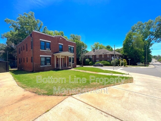 Building Photo - 600 Hawthorne Ln