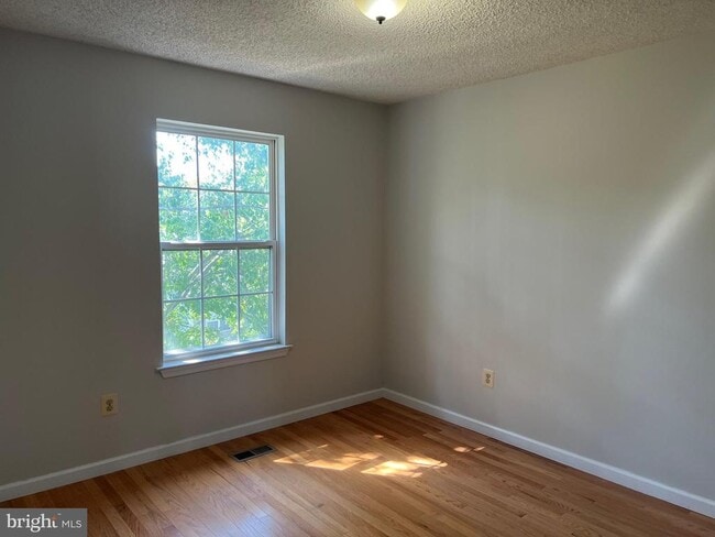 Building Photo - 53 E Shrewsbury Pl