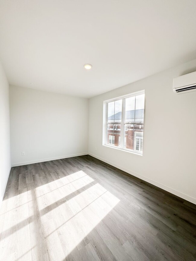 Building Photo - Corner Residence