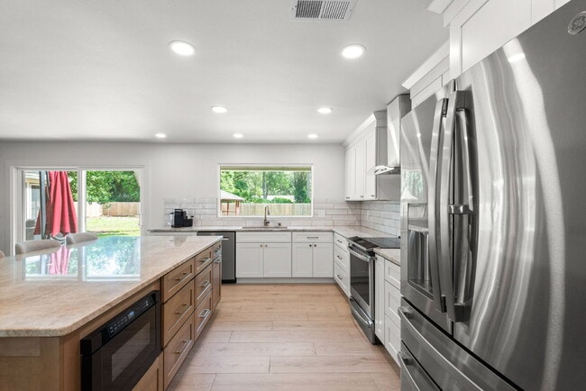 Building Photo - "Renovated 4-Bedroom in Rocky Bayou Estates!"