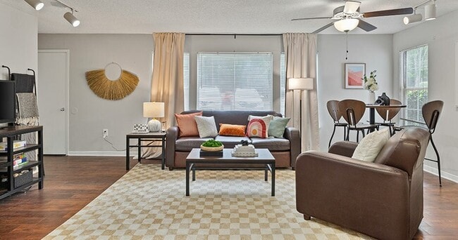 Model-Living-Room-03-Park-at-Athens-Lakeside-Athens-GA-5 - Arches On The Lake Student Living