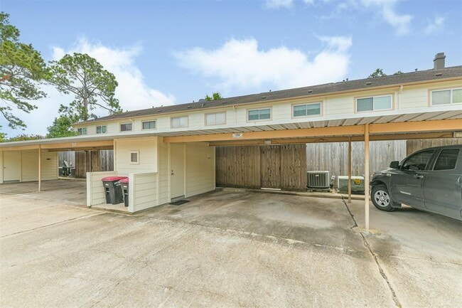 Building Photo - 1352 Country Pl Dr