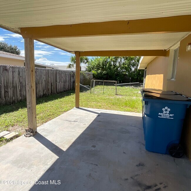 Building Photo - 753 Bianca Dr NE