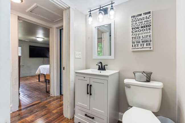 Building Photo - Updated Bungalow Close to Downtown