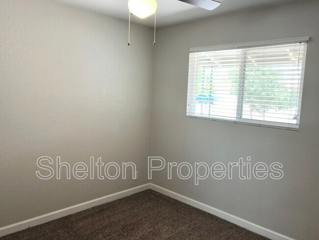 Building Photo - 1421 S Roberts Rd