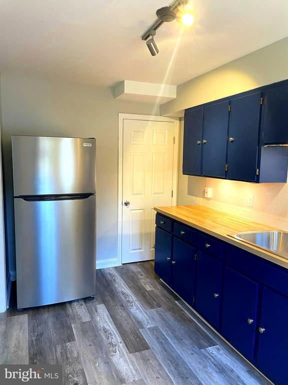 Building Photo - 1049 Reverdy Rd