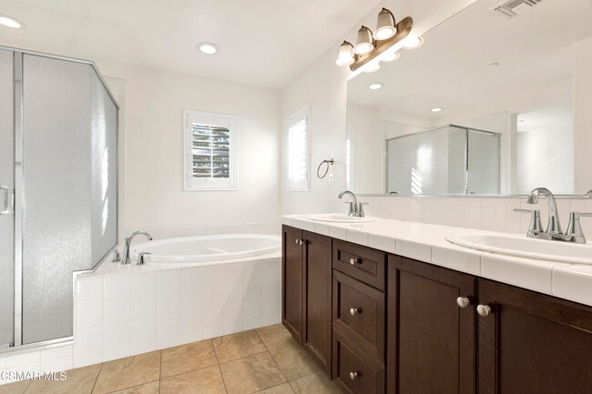 Building Photo - 1521 Silver Shadow Dr