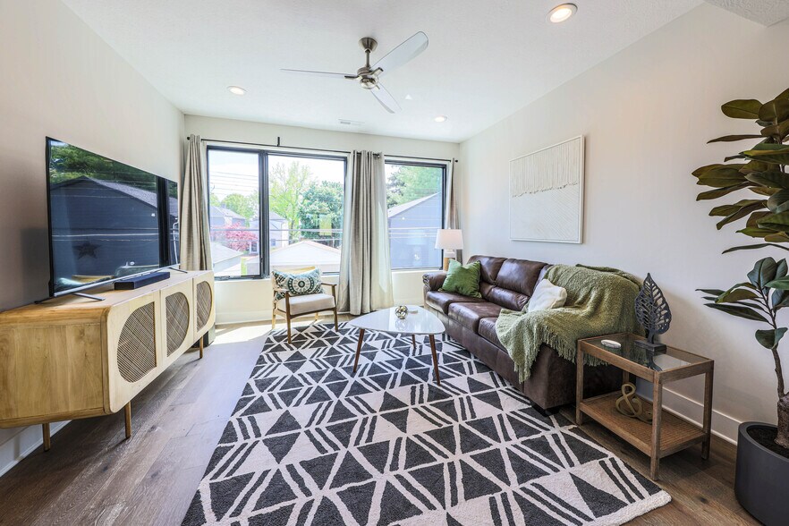 Building Photo - 362 Zimpfer St