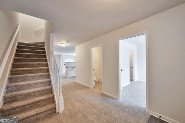 Building Photo - 6338 Hickory Ln Cir