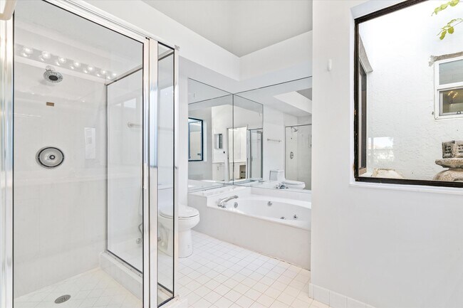 Building Photo - 5101 Via De Amalfi Dr