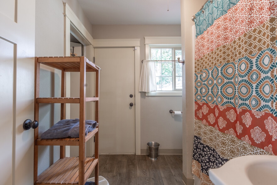 Building Photo - 3410 Q St