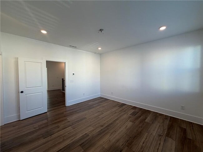 Building Photo - 1605 Aeslin Dr NW