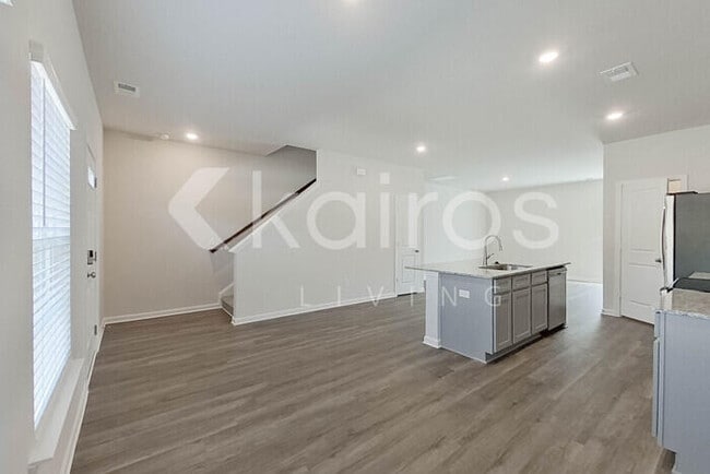 Building Photo - 2407 Banyan Cir