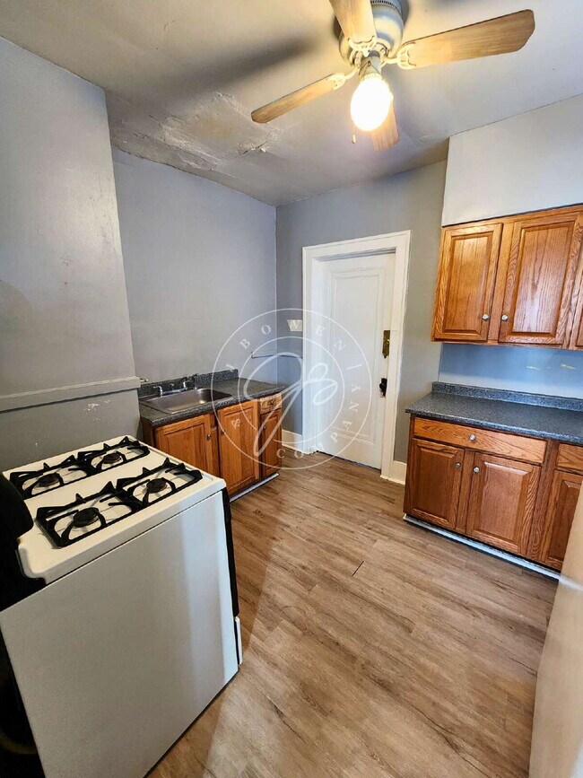 Building Photo - 1944 Crosswell Pl