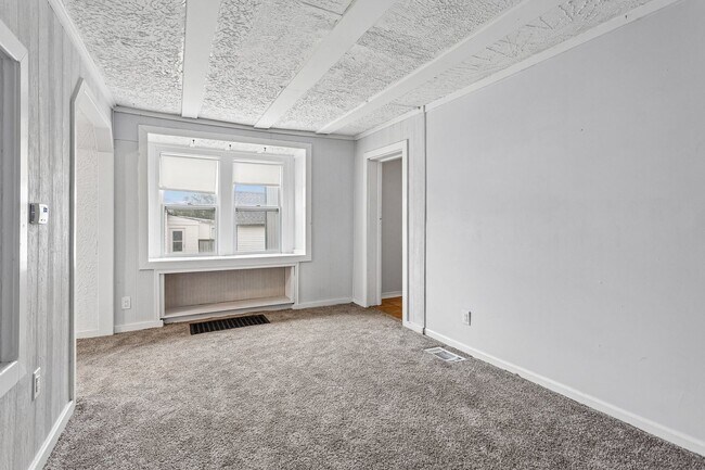 Building Photo - 511 Poppleton Ave