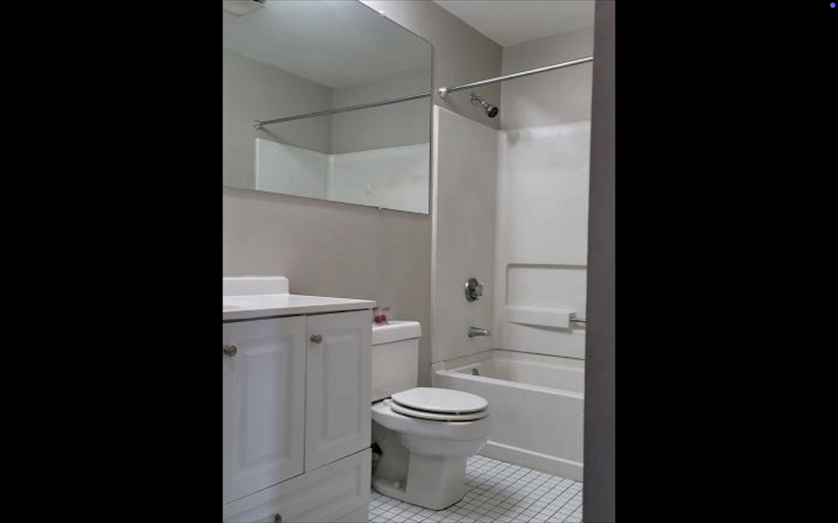 Building Photo - 377 Revere St