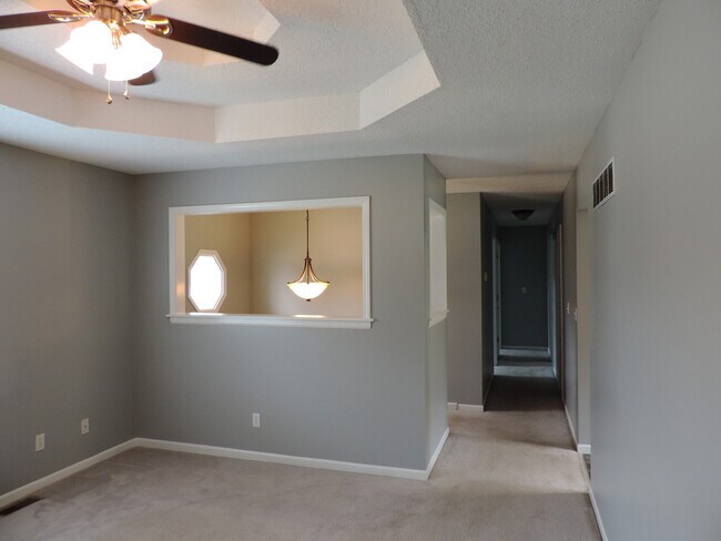 Building Photo - A Spacious 3 Bedroom Home in a Great Locat...