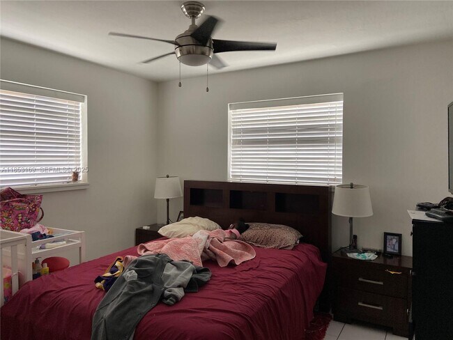 Building Photo - 1350 NE 119th St