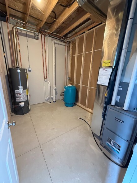 Building Photo - 5989-5991 Hanson Ct